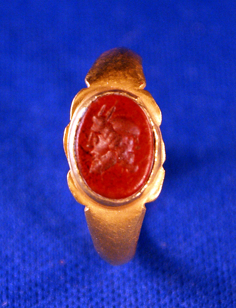 Gold and Stone Seal Ring w Zeus    c 2nd - 3rd century AD