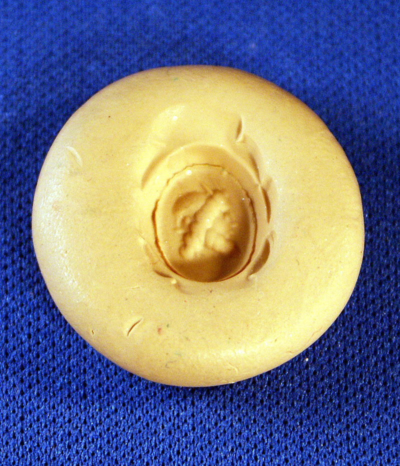 Gold and Stone Seal Ring w Zeus    c 2nd - 3rd century AD